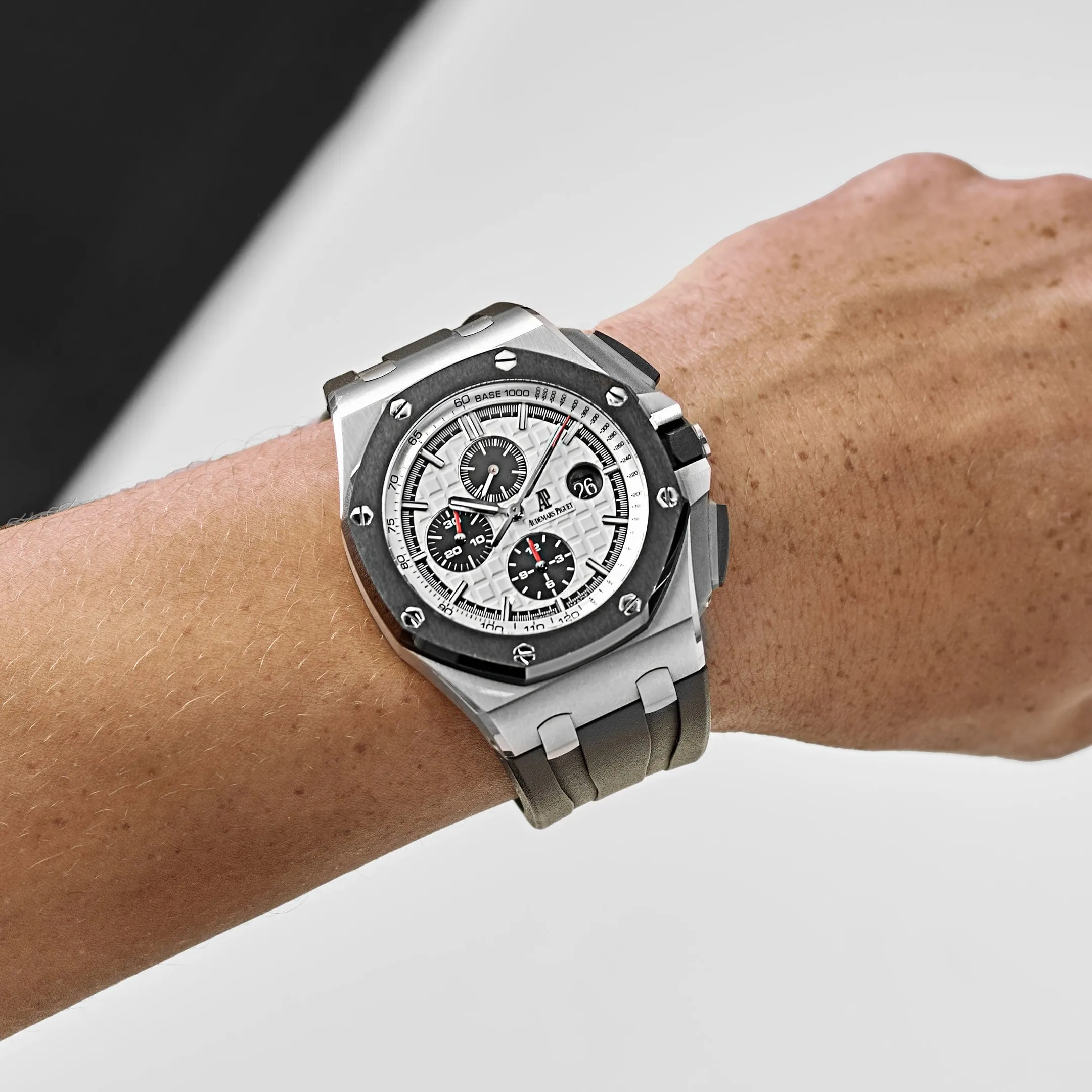 A&P Luxury Watches Royal Oak Offshore 26400SO.OO.A002CA.01 Chronograph Steel Silver Dial (2016)