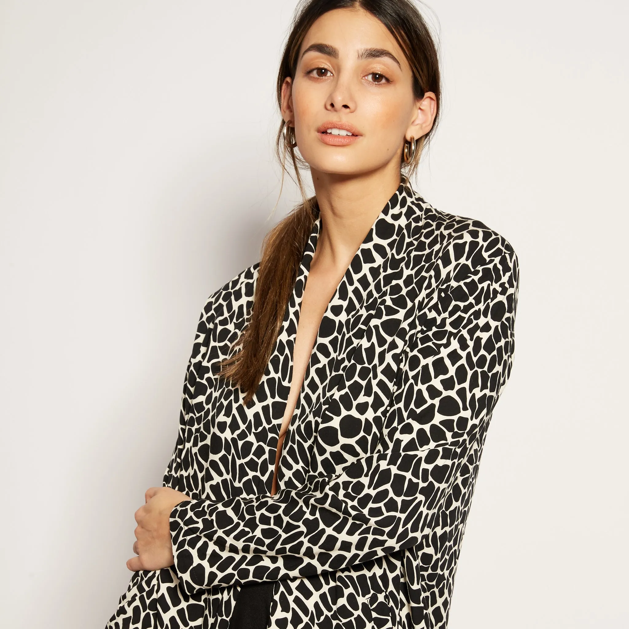 DELPHINE IN GIRAFFE