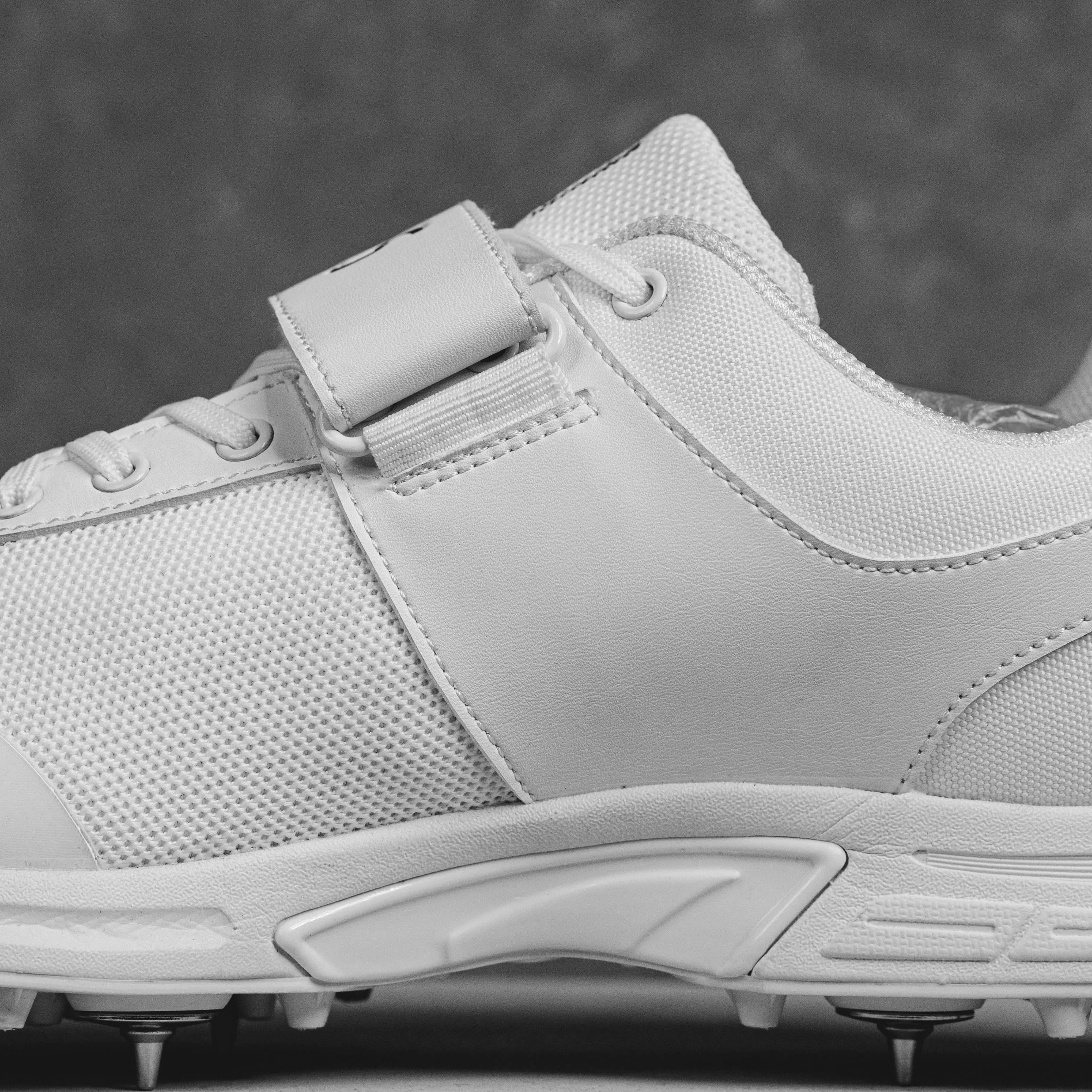 IDONEUS ID1 CRICKET SHOES