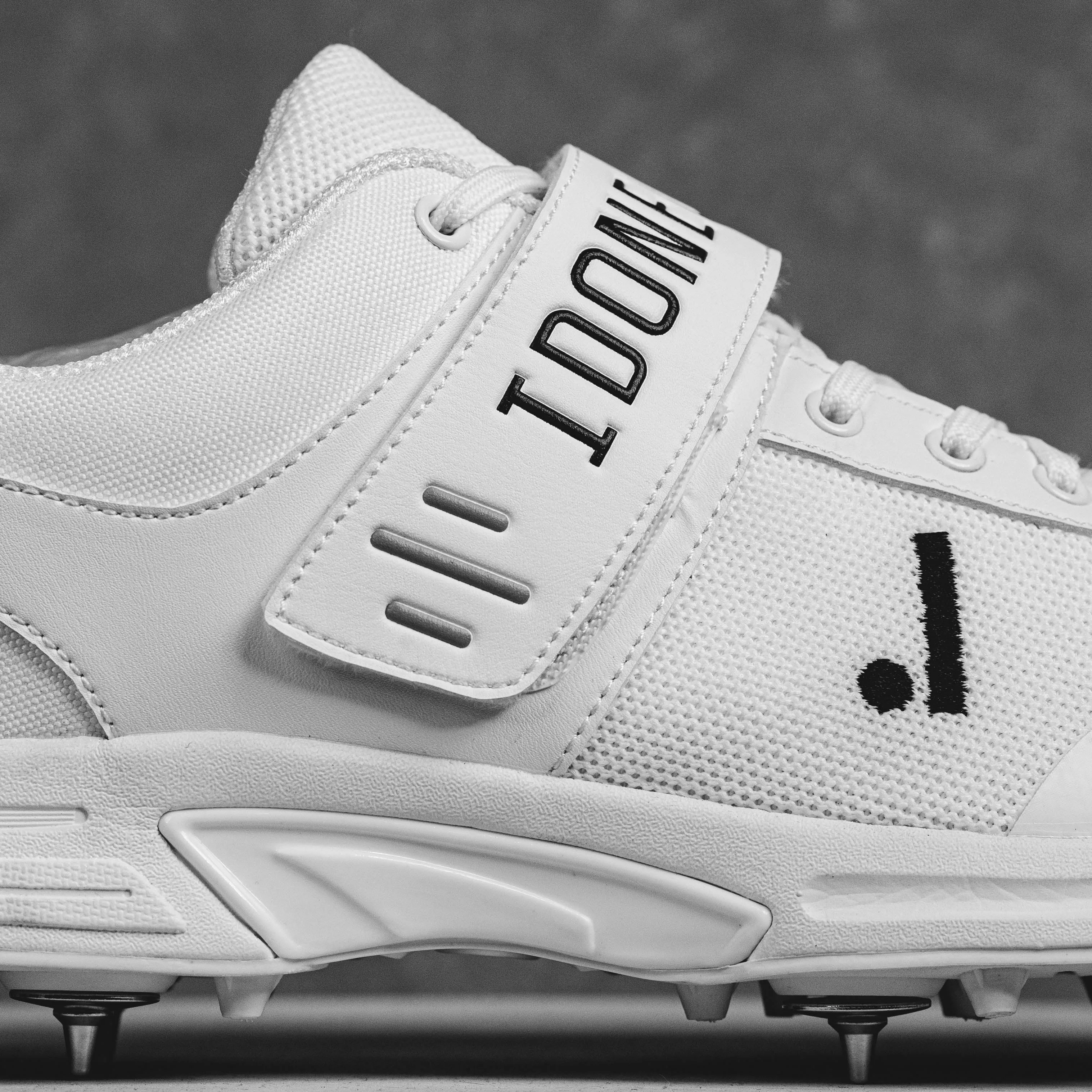 IDONEUS ID1 CRICKET SHOES