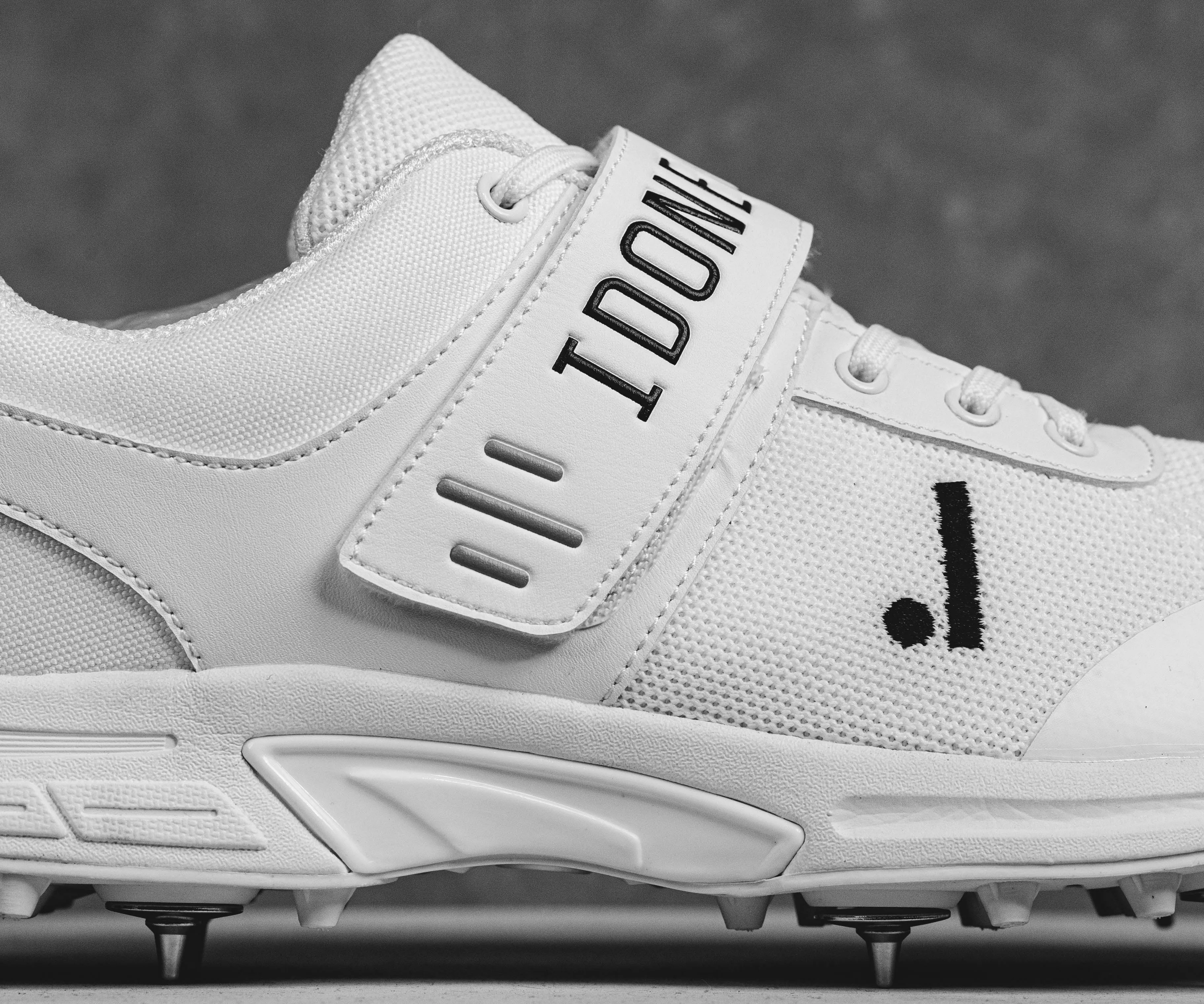 IDONEUS ID1 CRICKET SHOES