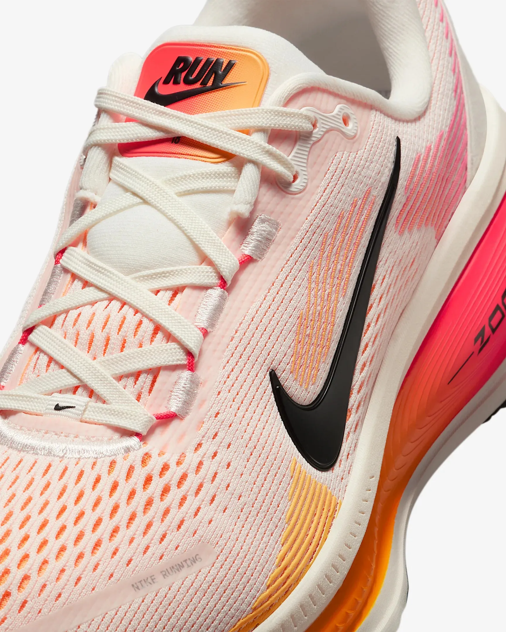 Nike Vomero 18 Shoes (Women's)