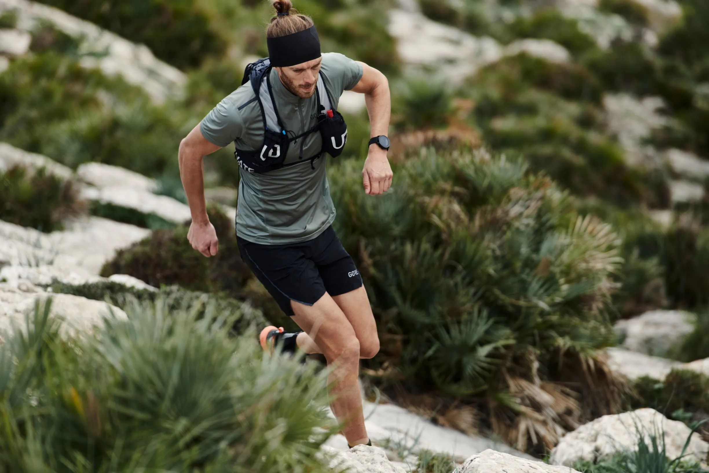 POLAR Grit X (Black - Medium/Large) for ChooseHealthy