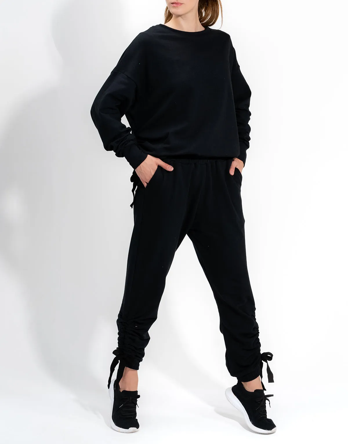 SCRUNCH BLACK JOGGER