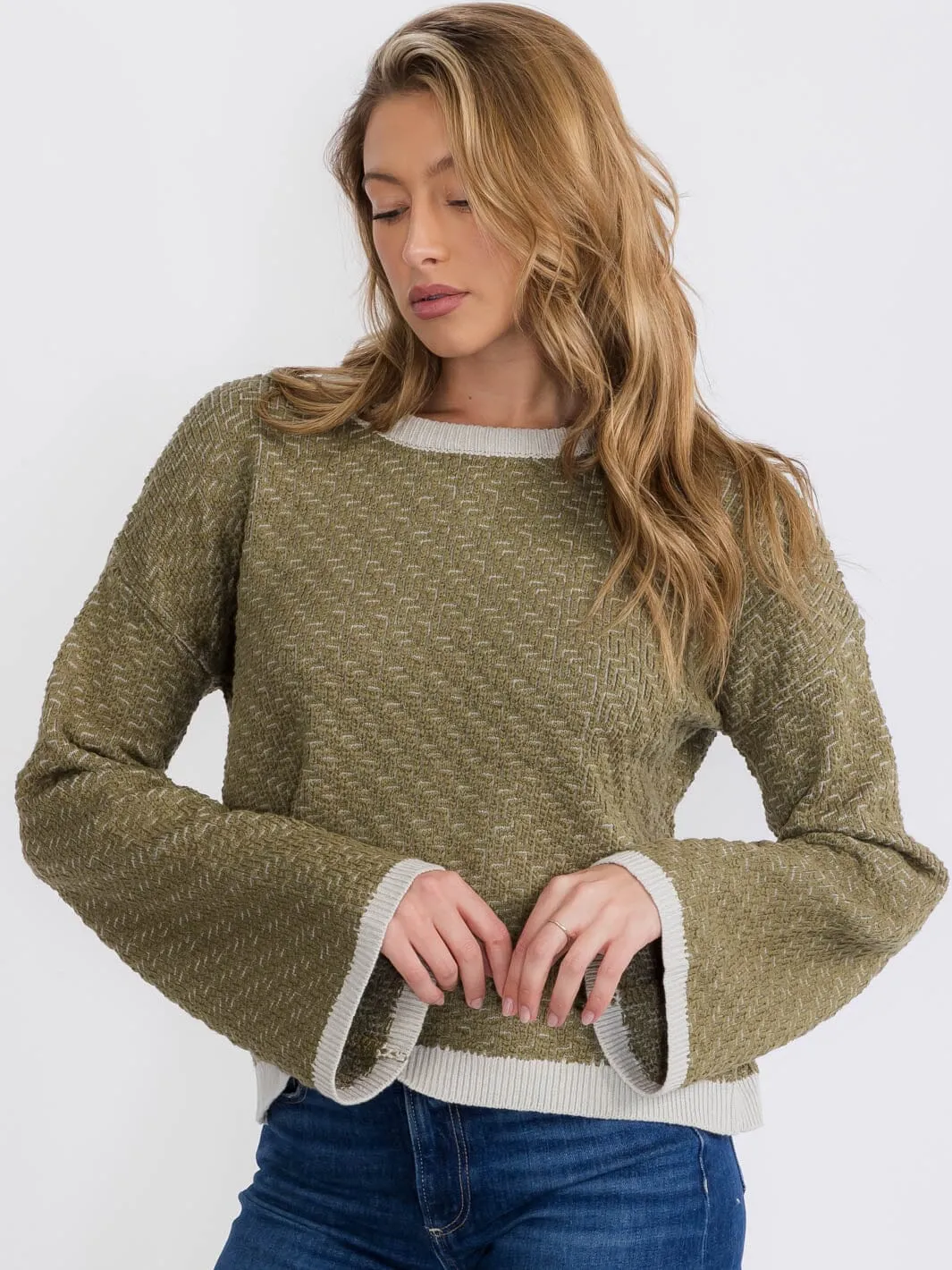 WOMEN'S LONG BELL SLEEVE COLORBLOCK PULLOVER SWEATER