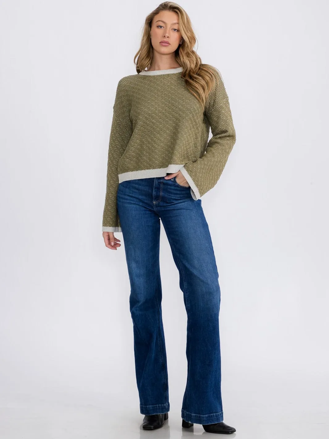 WOMEN'S LONG BELL SLEEVE COLORBLOCK PULLOVER SWEATER